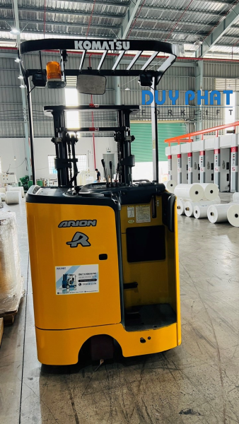 Xe nâng điện đứng lái : Ưu điểm và nhược điểm là gì ?